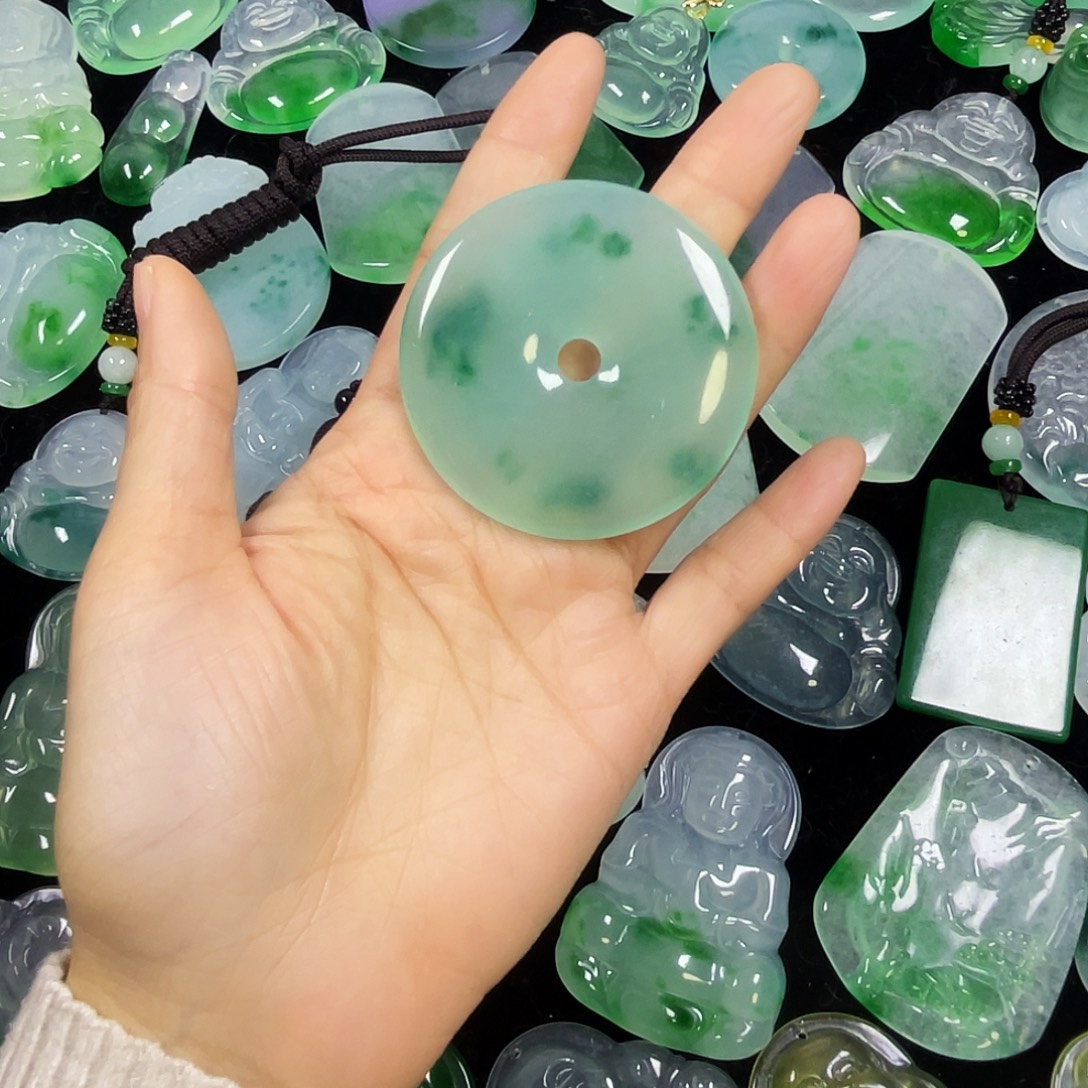 恒***！翡翠未镶嵌颈饰吊坠