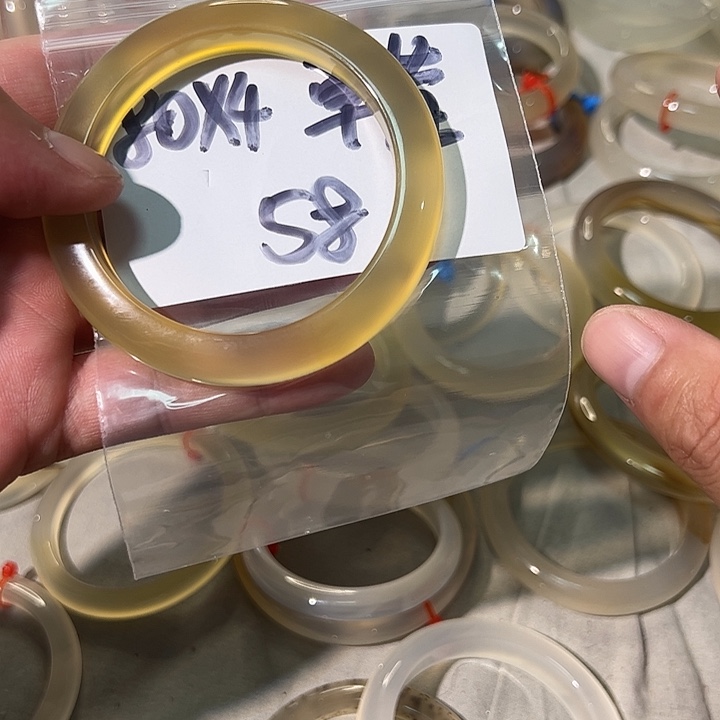 玛瑙/玉髓手镯未镶嵌草***?库存4 发1条