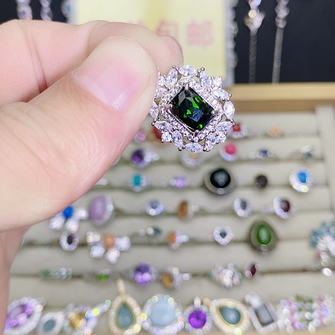 未镶嵌透辉石吊坠