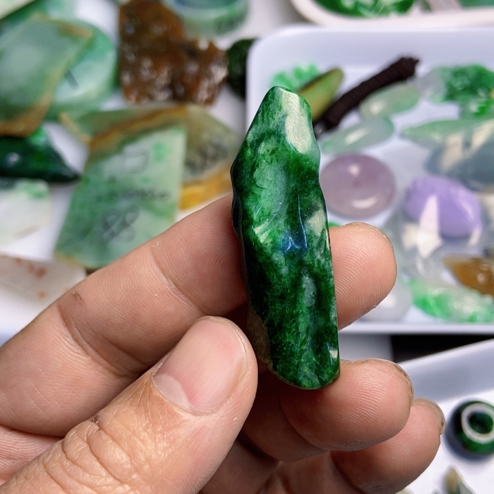 五***哥翡翠散珠天然翡翠A货挂件