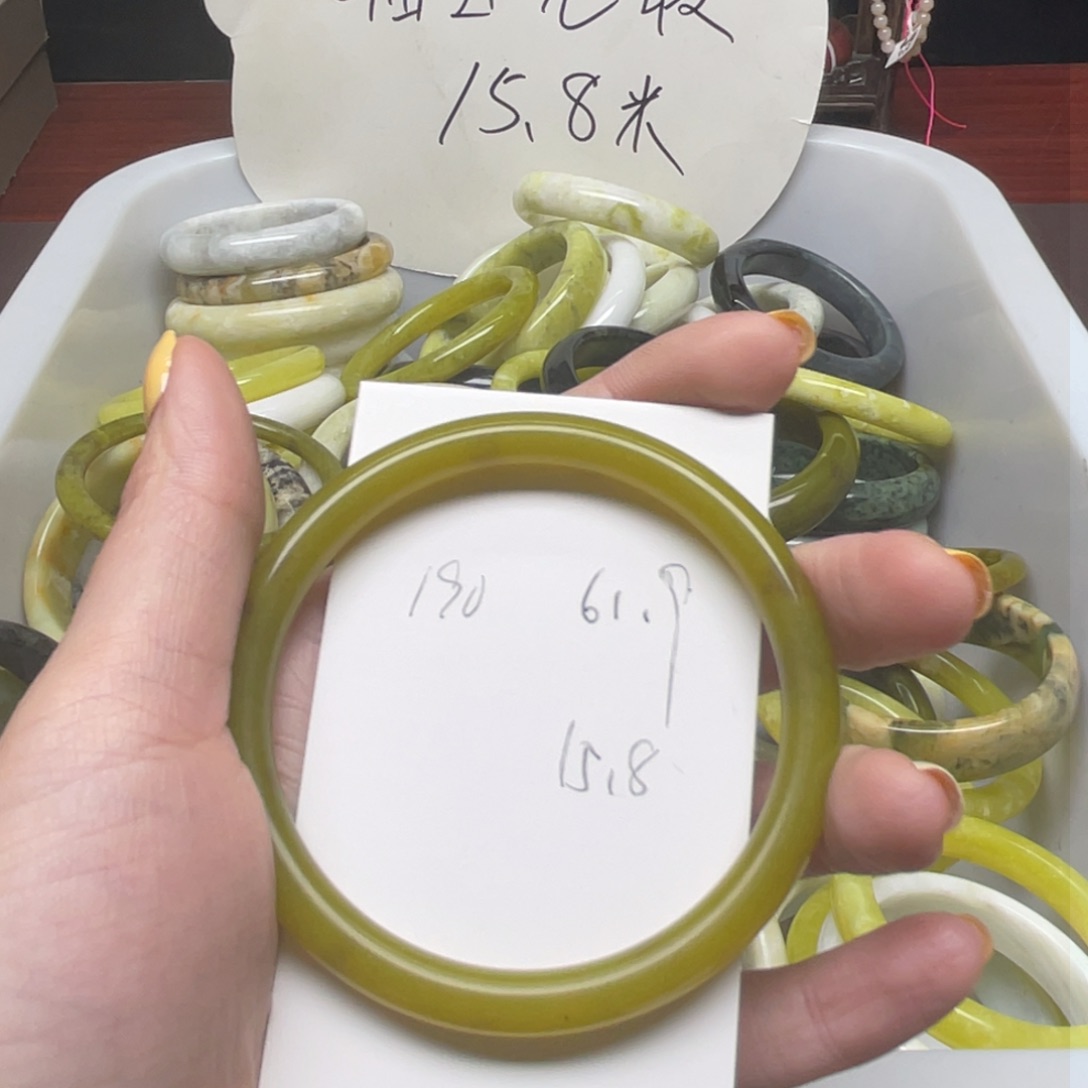 蛇纹石玉未镶嵌手镯