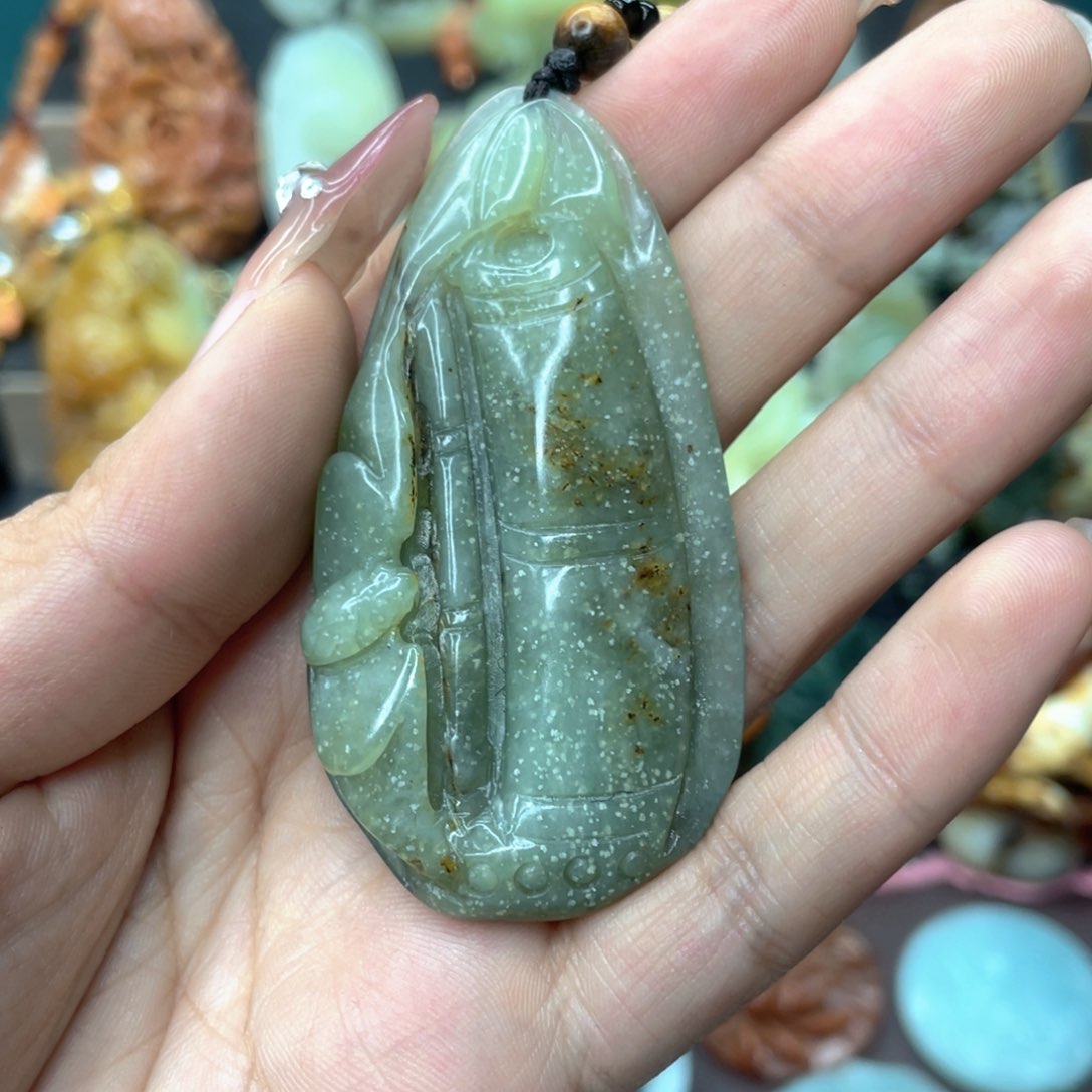 蛇纹石玉颈饰未镶嵌