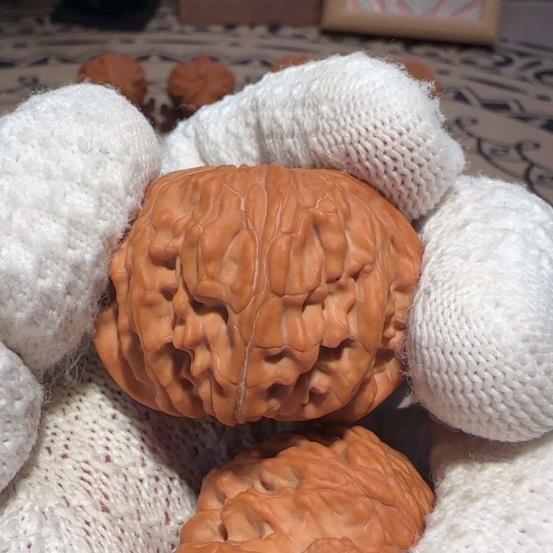 男***山文玩核桃吊坠核桃