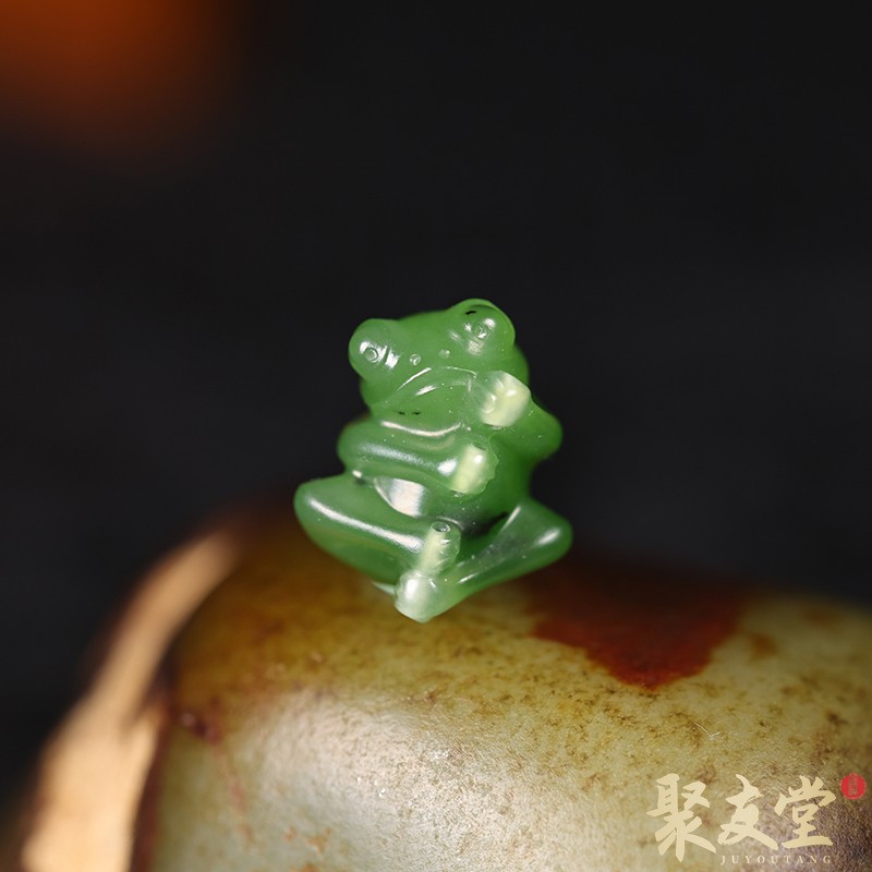 聚友堂王伟玉雕2.6克新疆和田玉籽料碧玉青蛙顶呱呱手机吊坠配饰
