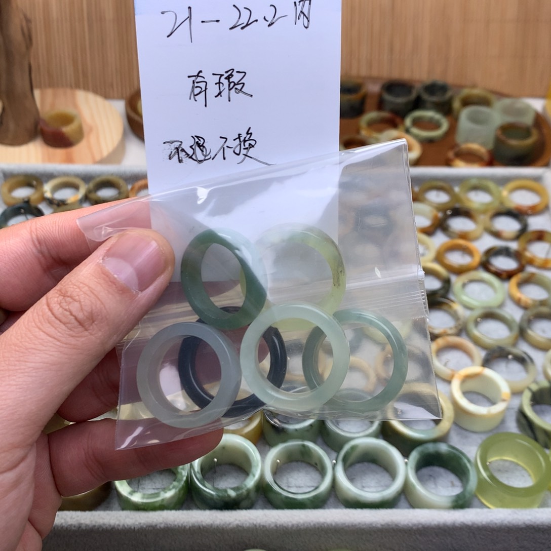 蛇纹石玉戒指未镶嵌看好有瑕不退不换