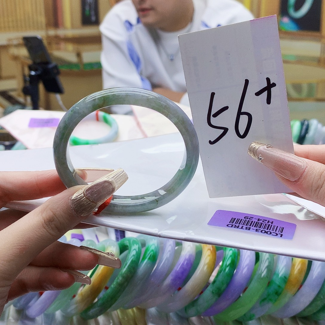 翡翠未镶嵌手镯ui