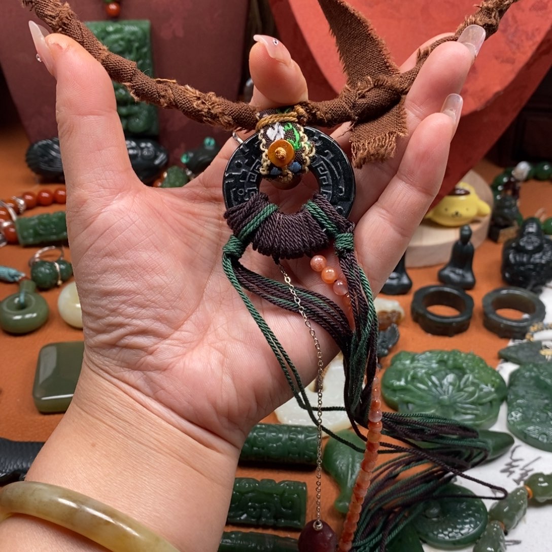 和田玉未镶嵌颈饰