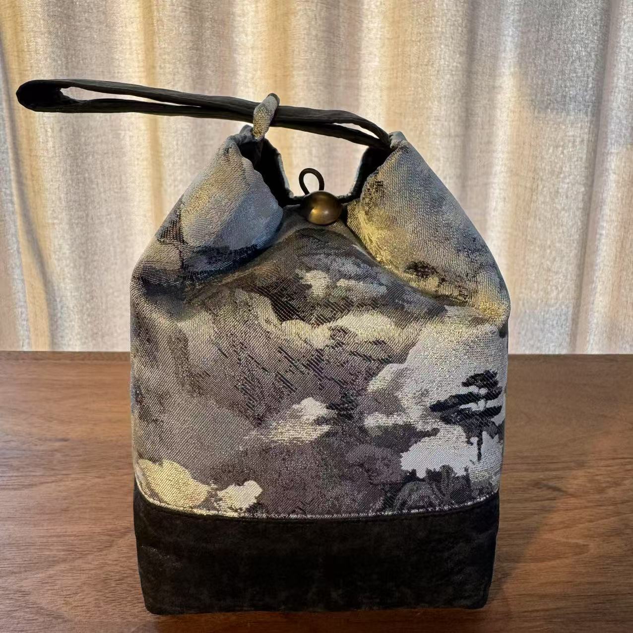 【静姐小院】【岭上白云】香云纱拼小号在野茶事包-尺寸：12*12*17cm