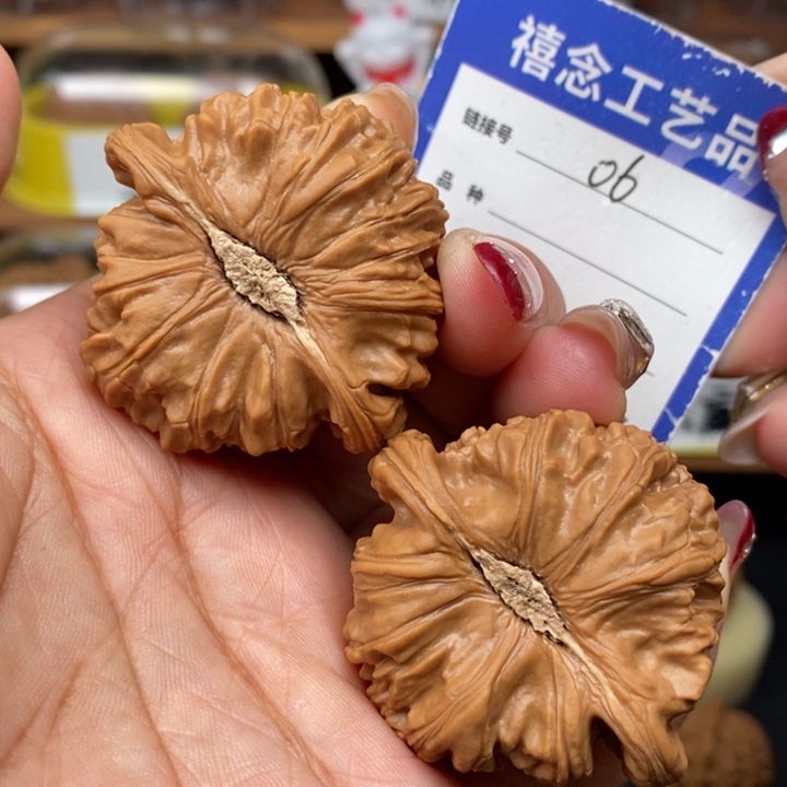 文玩核桃吊坠46白狮子