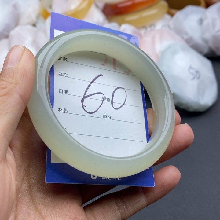 未镶嵌手镯石英质玉