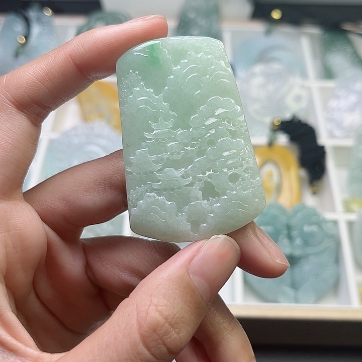 翡翠颈饰未镶嵌翡翠