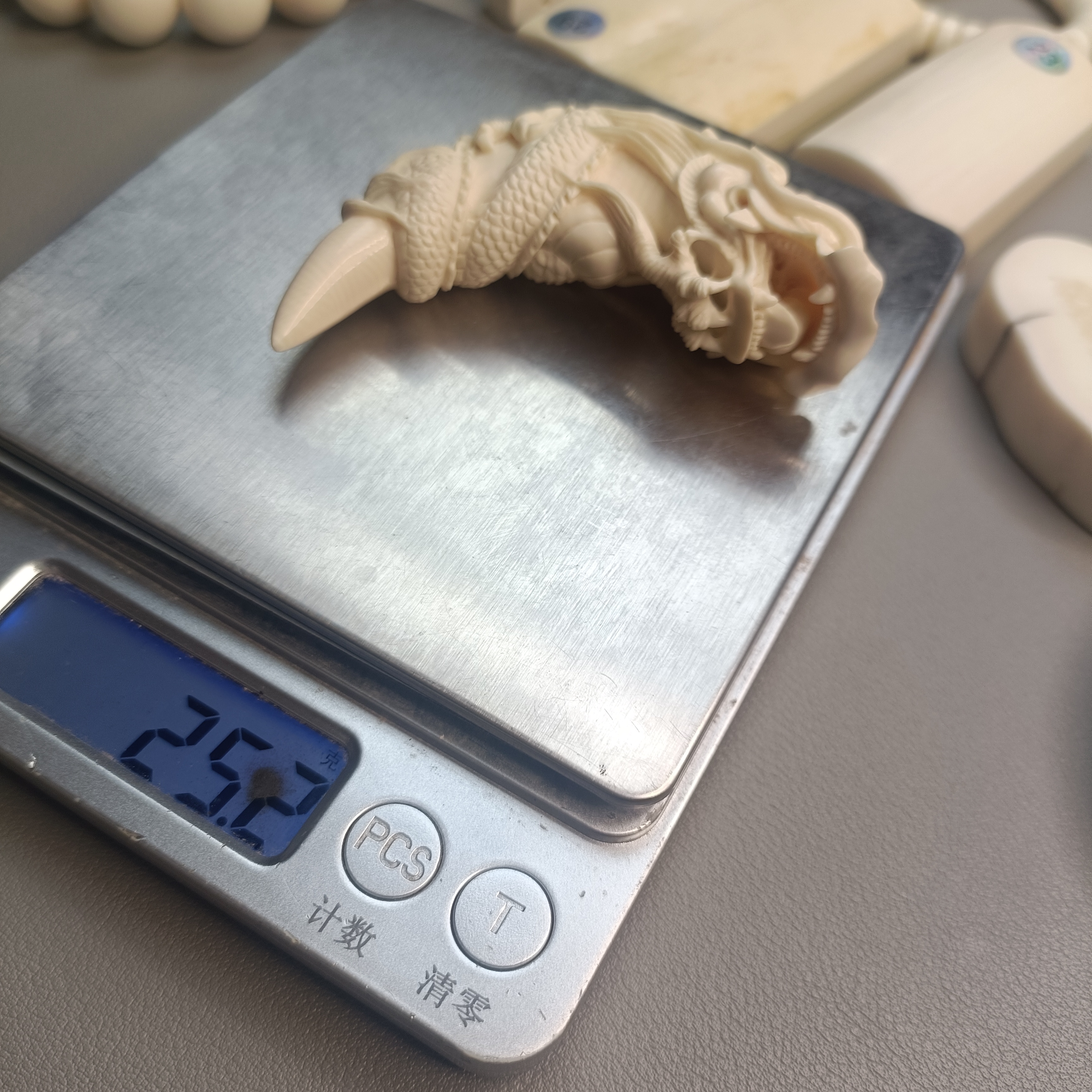 天然猛犸牙龙坠饰品