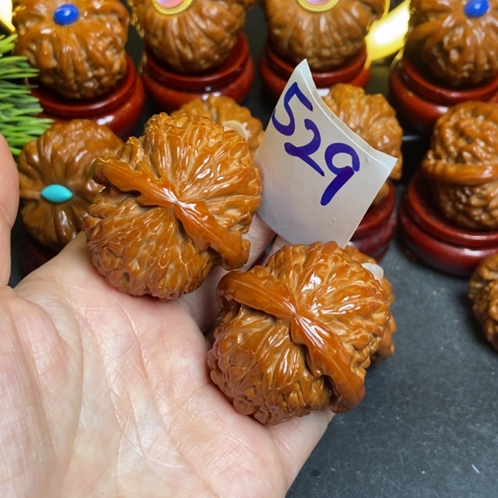 40白狮子529文玩核桃狮子
