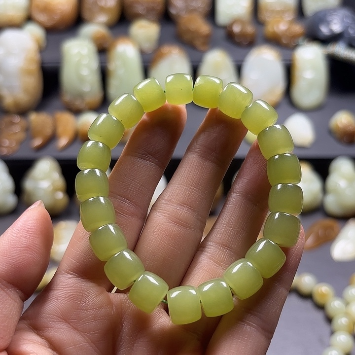 大***圆和田玉未镶嵌手串