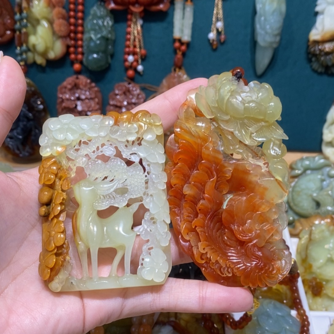 织***月蛇纹石玉未镶嵌颈饰