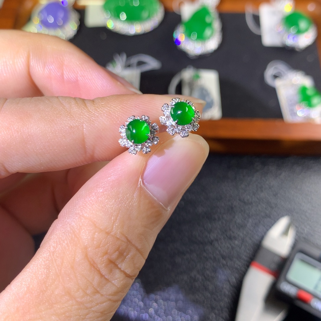 翡翠18K金镶嵌耳饰翡翠