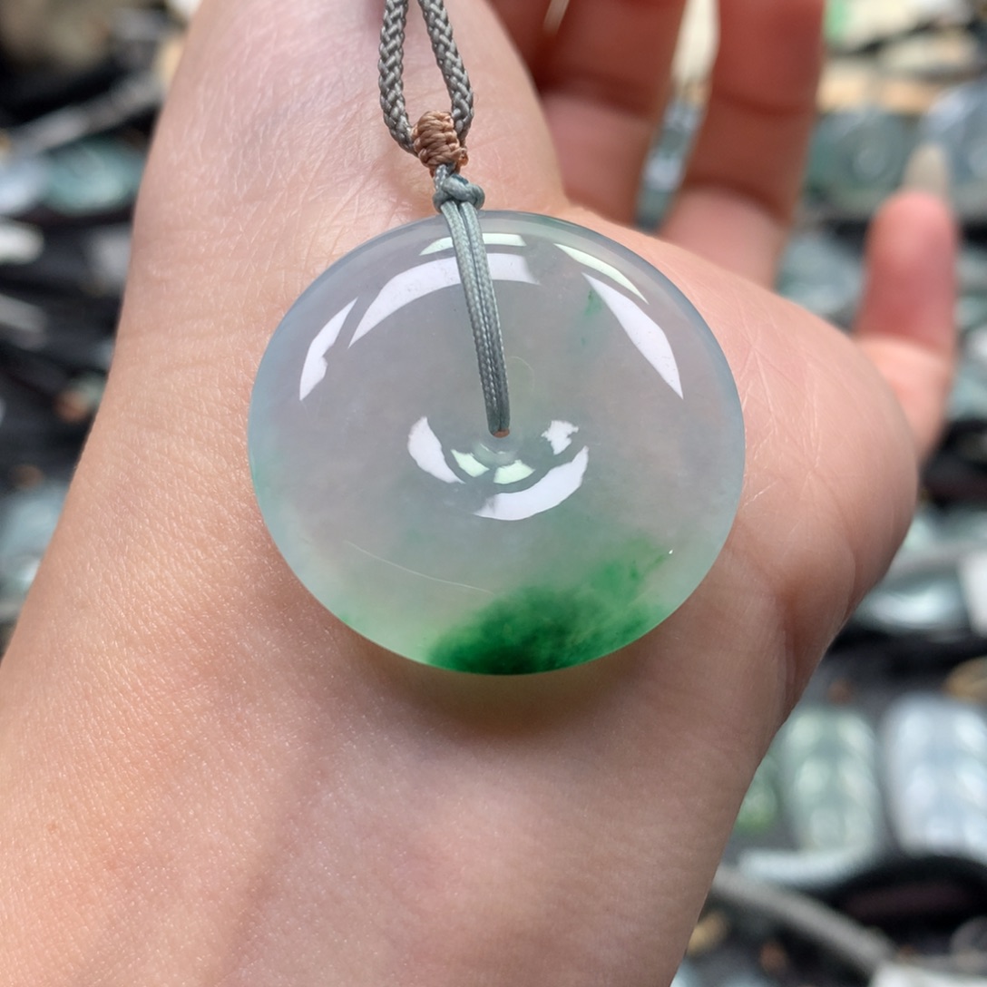 翡翠颈饰未镶嵌扣子