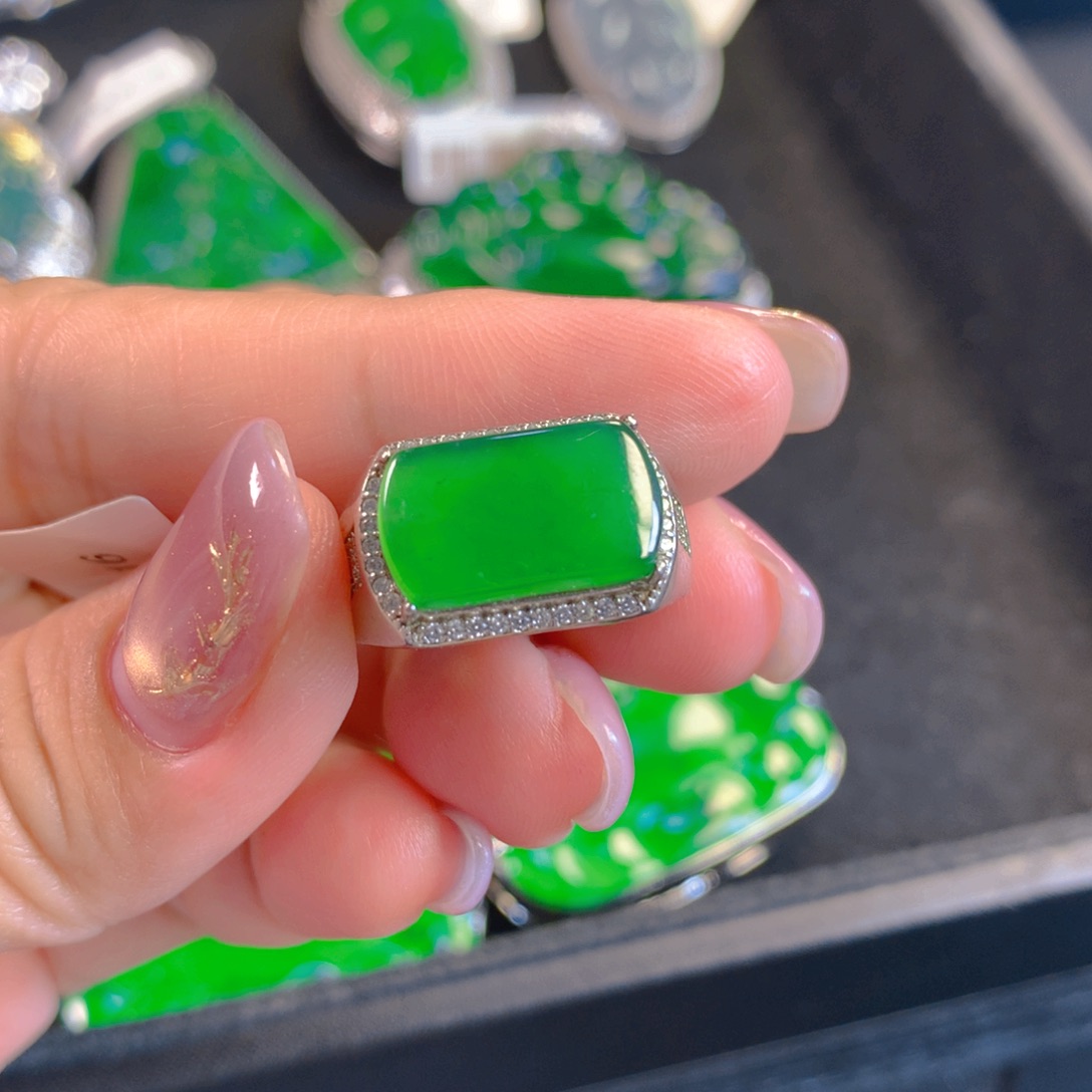 翡翠颈饰银S925镶嵌翡翠