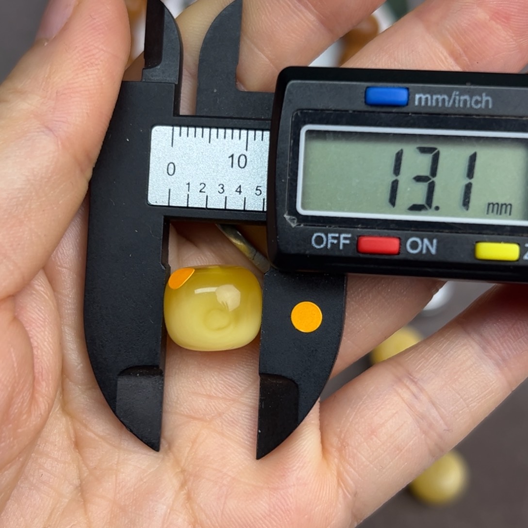 未镶嵌琥珀裸石蜜蜡341