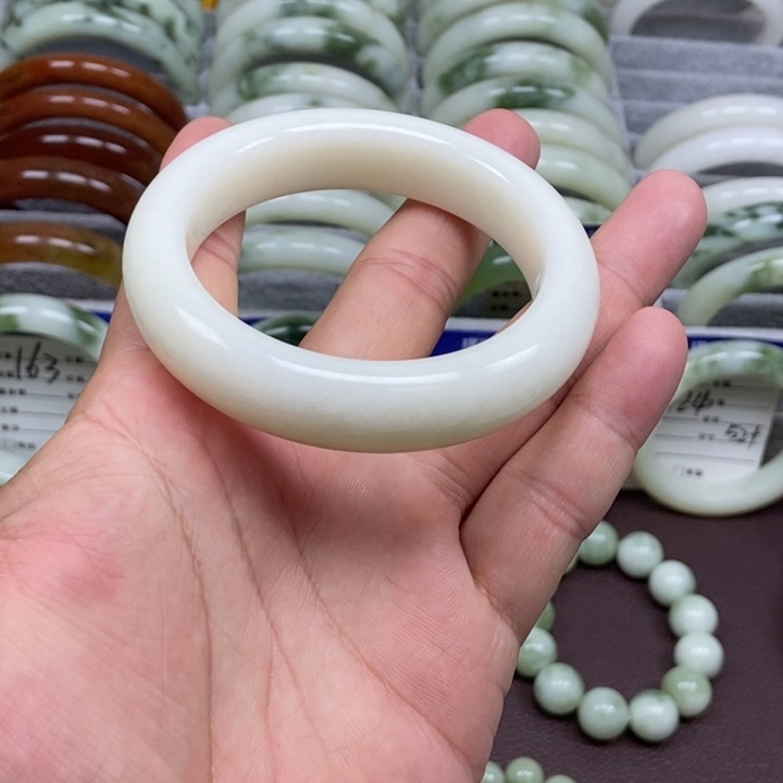 @***儿蛇纹石玉未镶嵌手镯