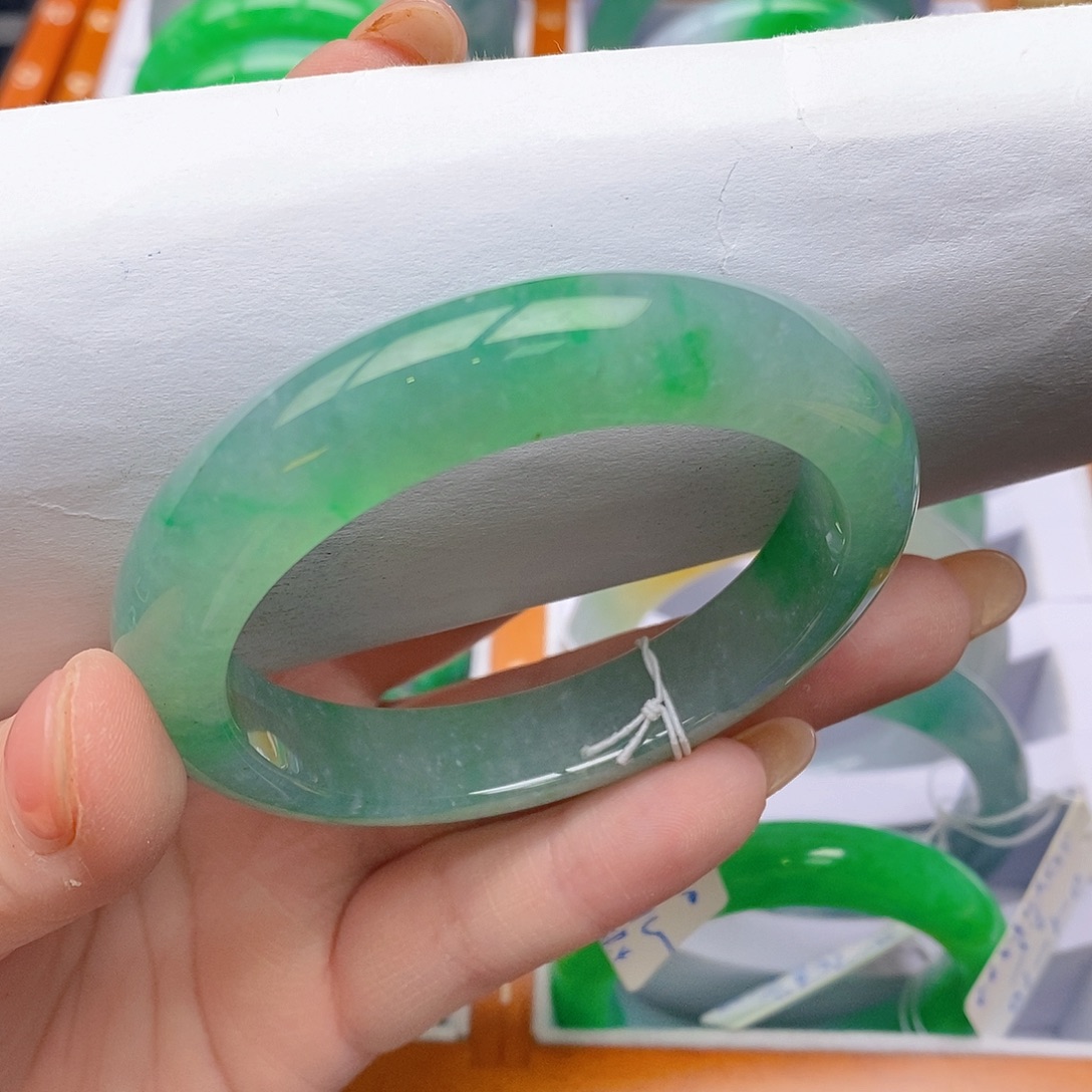 翡翠未镶嵌手镯56