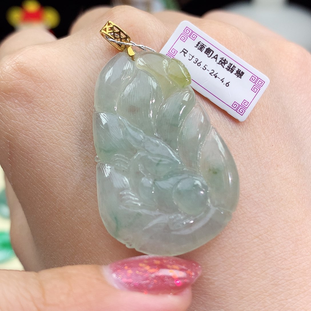 翡翠18K金镶嵌颈饰九尾狐