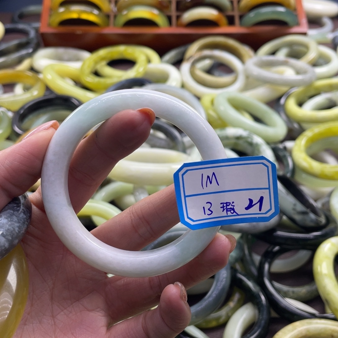I***-蛇纹石玉未镶嵌手镯