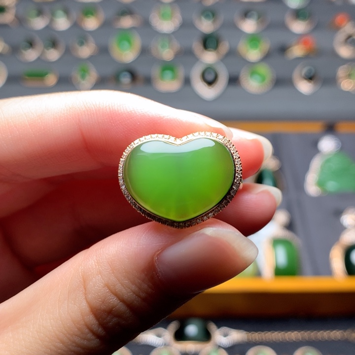 和田玉戒指18K金镶嵌