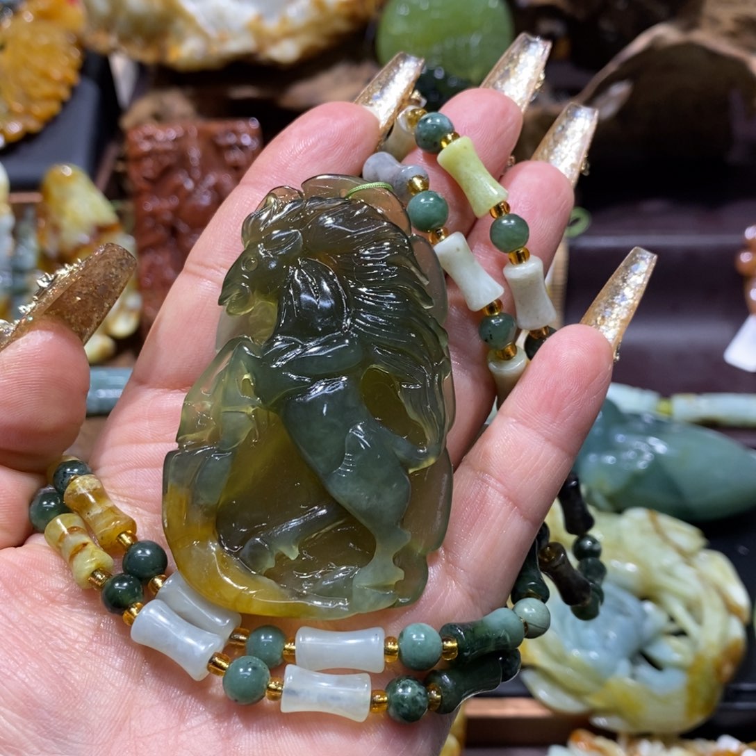 蛇纹石玉颈饰未镶嵌