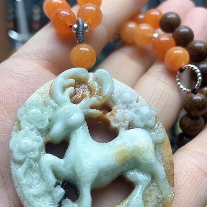 未镶嵌蛇纹石玉颈饰