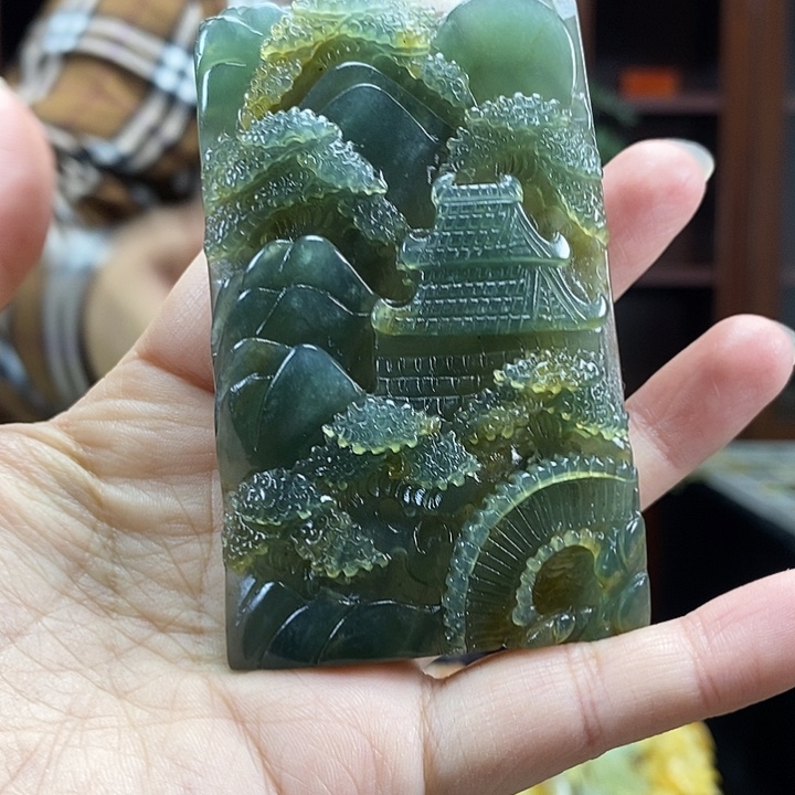 蛇纹石玉未镶嵌颈饰