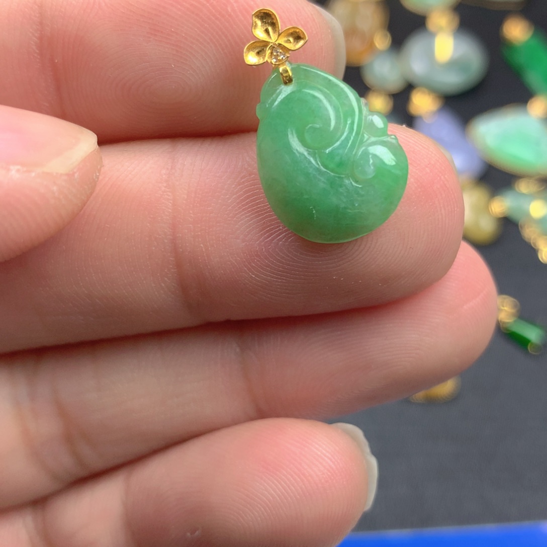 【闪购商品】颈饰18K金镶嵌翡翠翡翠 