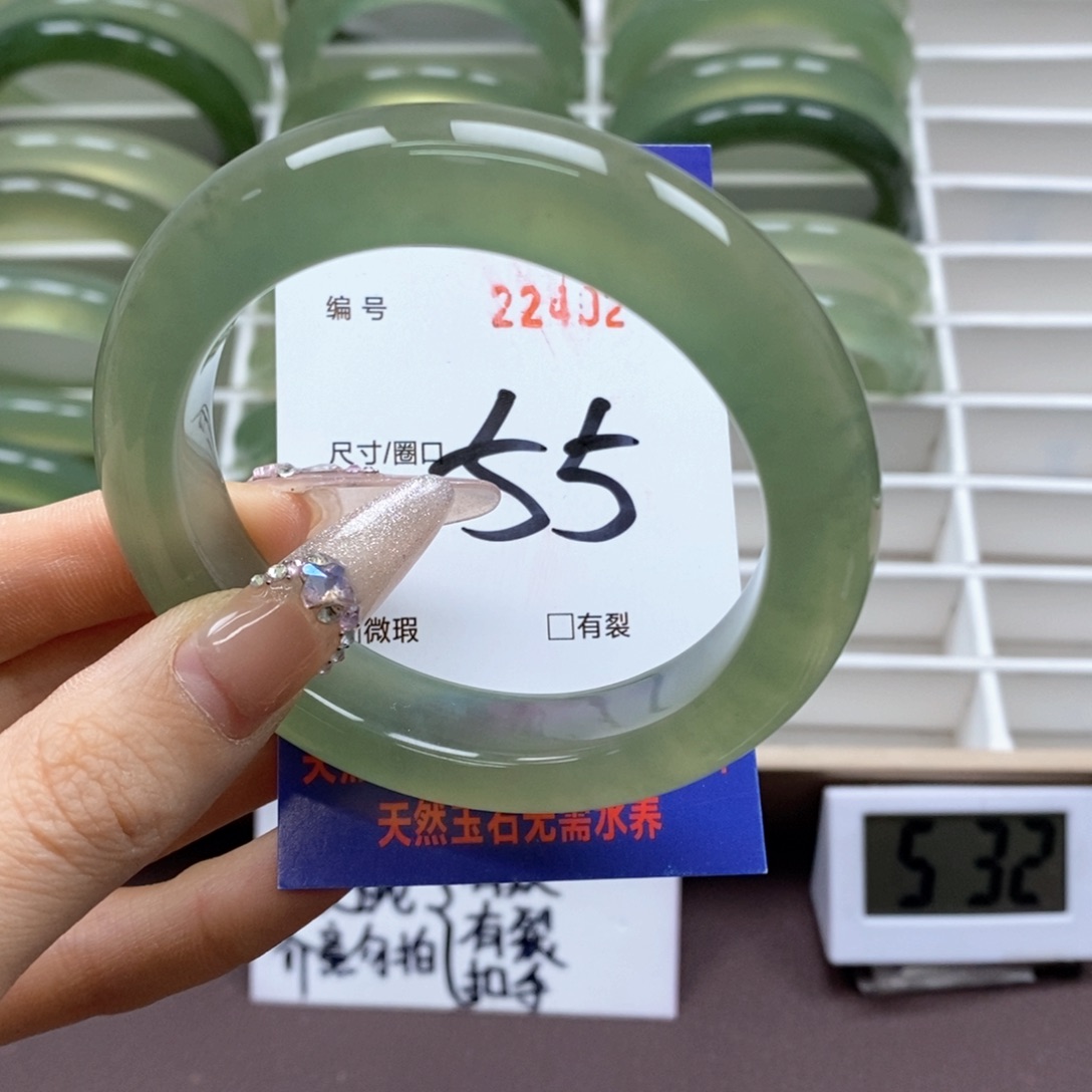 蛇纹石玉手镯未镶嵌