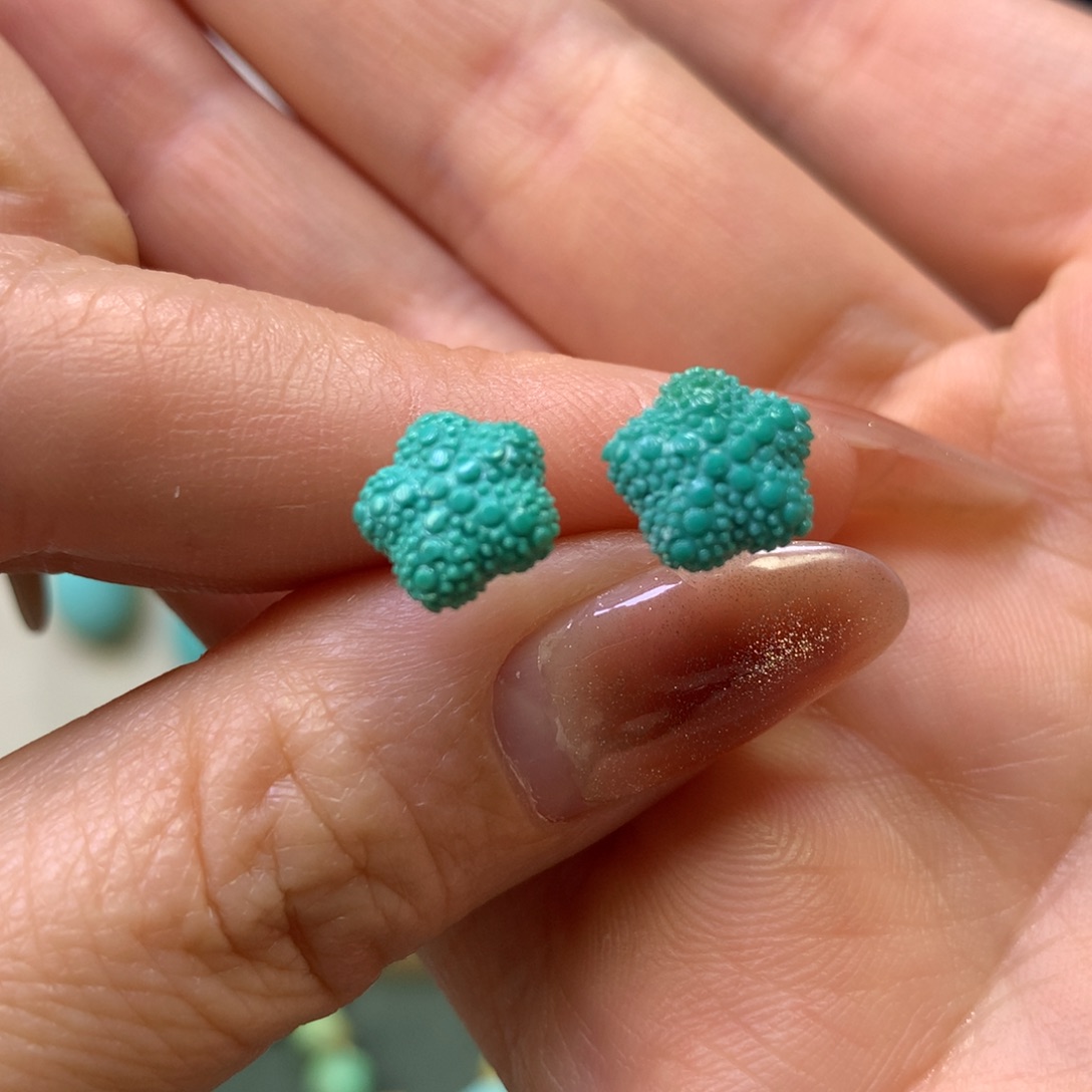 绿松石耳钉18K金镶嵌