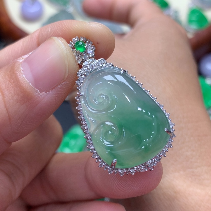 翡翠吊坠(不含链)18K金镶嵌