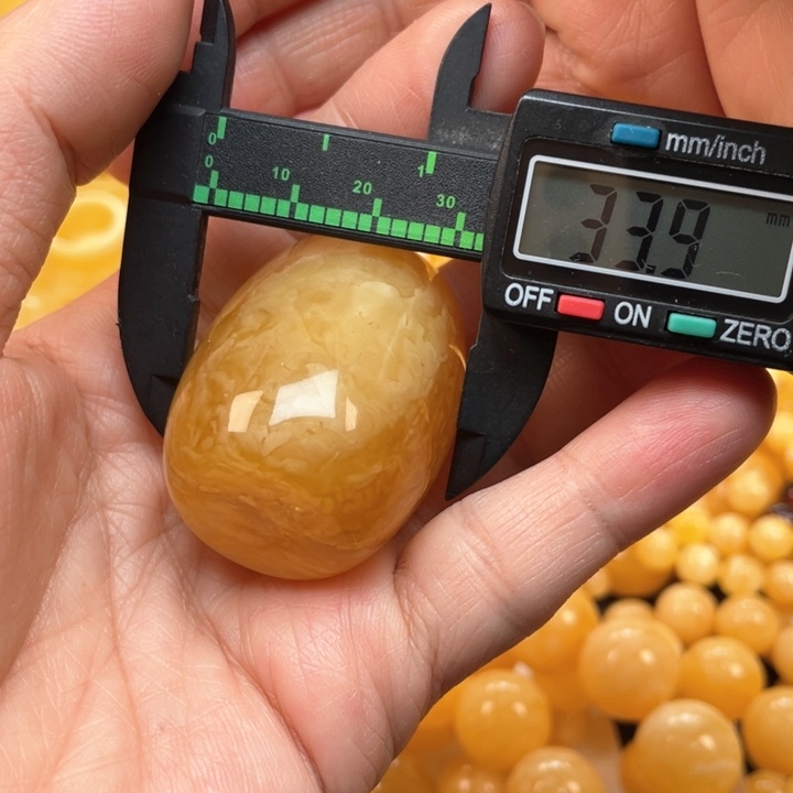 蜜蜡裸石未镶嵌蜜蜡重30.8克