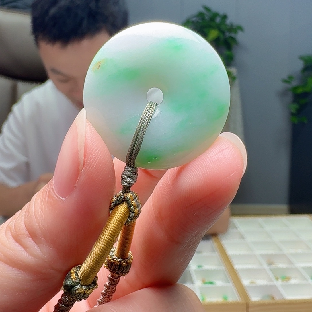 翡翠未镶嵌吊坠(赠链)天然