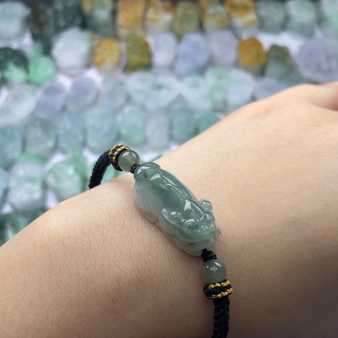 翡翠颈饰未镶嵌貔貅