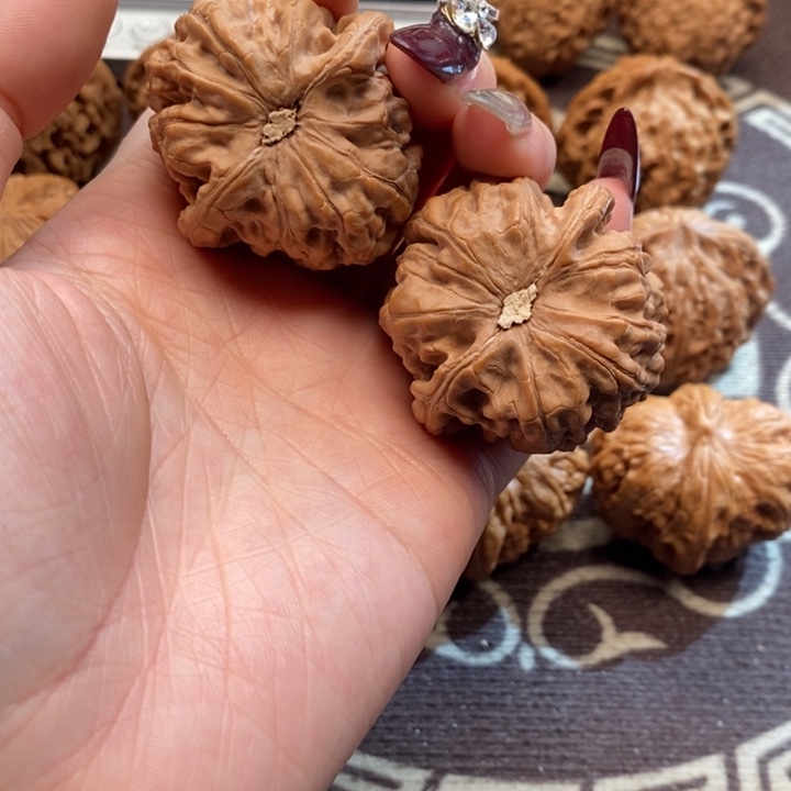 文玩核桃吊坠莲花全品40