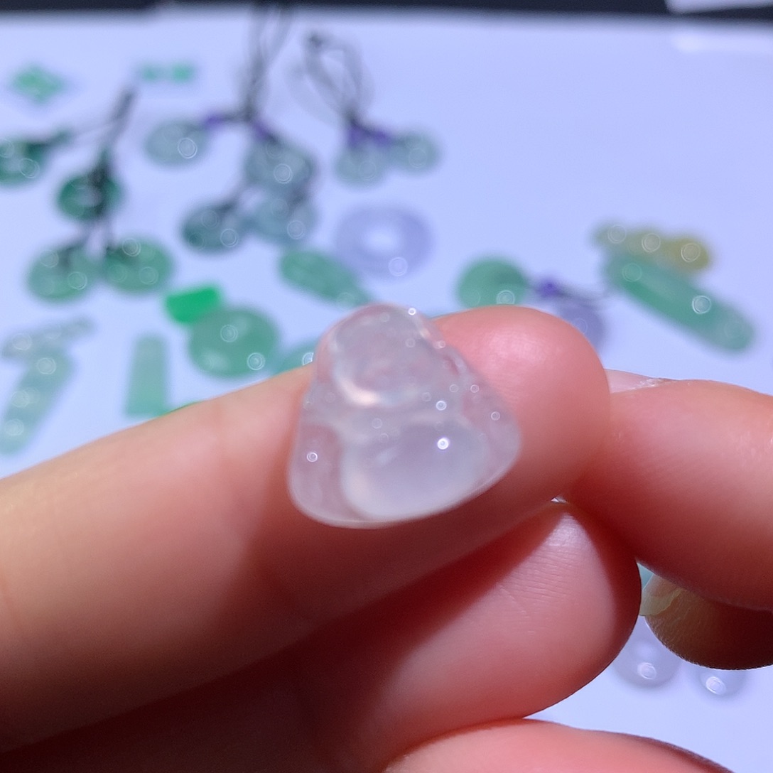 翡翠颈饰未镶嵌小佛