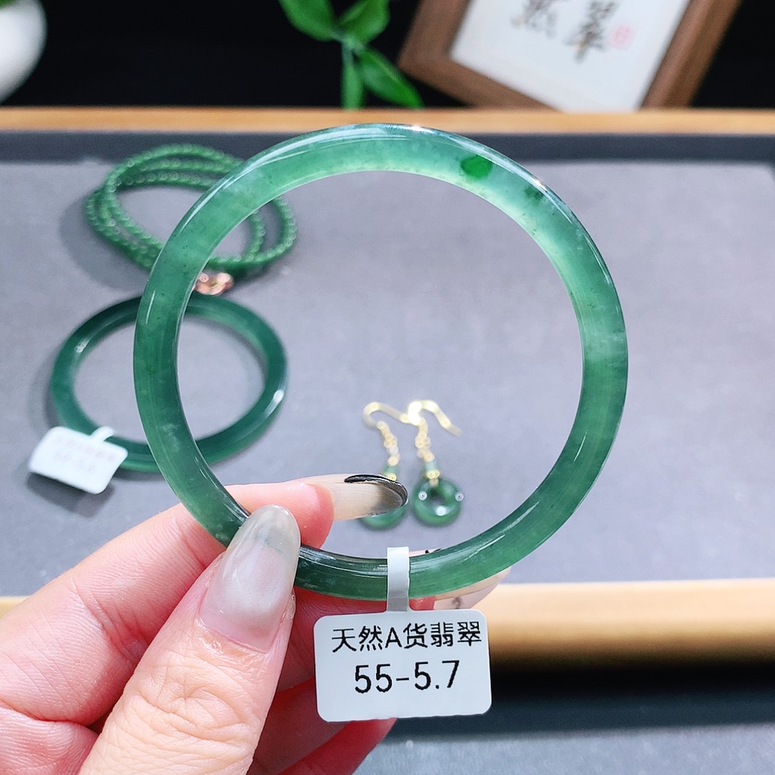 翡翠手镯（圆镯）未镶嵌