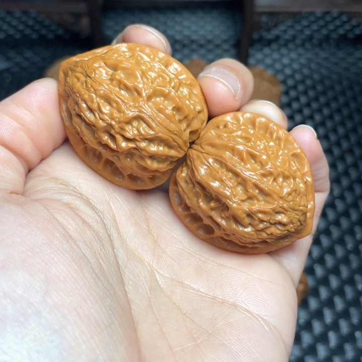 文玩核桃把件36金牛