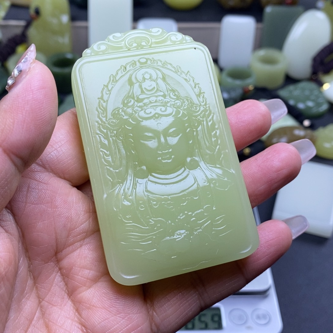 和田玉未镶嵌颈饰玉*