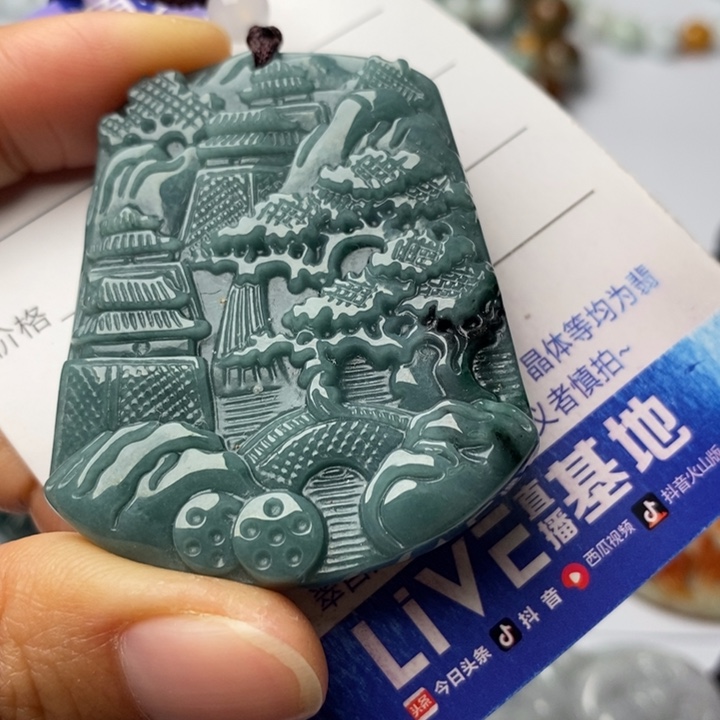 翡翠颈饰未镶嵌翡翠