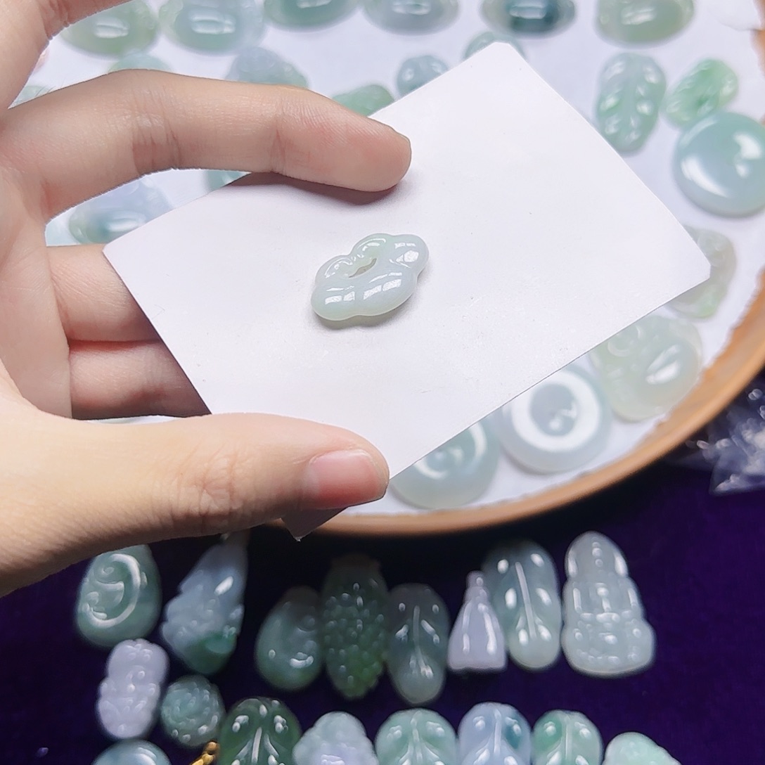 翡翠未镶嵌颈饰翡翠