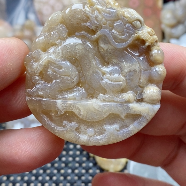 石英质玉颈饰未镶嵌