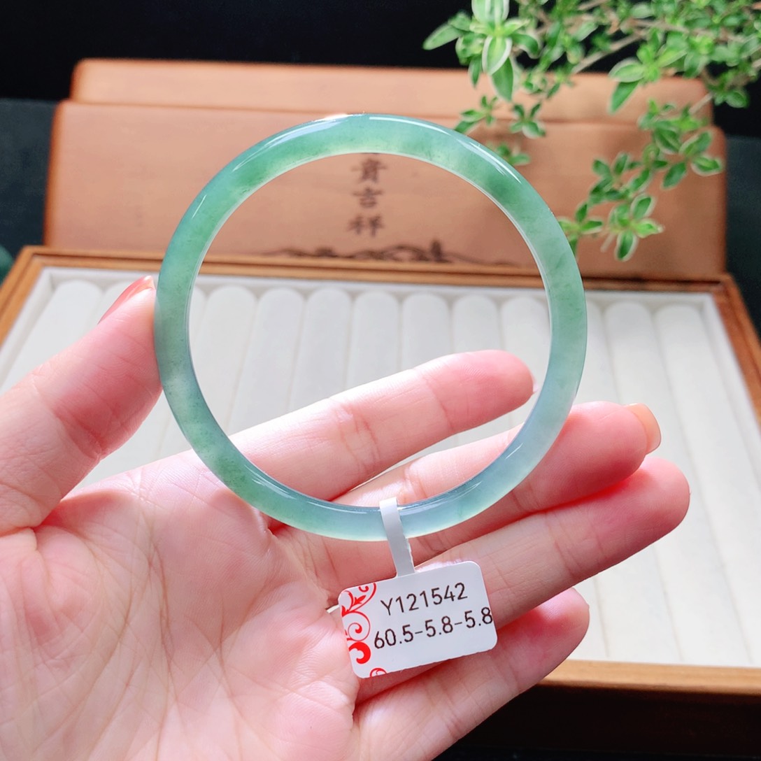 未镶嵌手镯（圆镯）翡翠