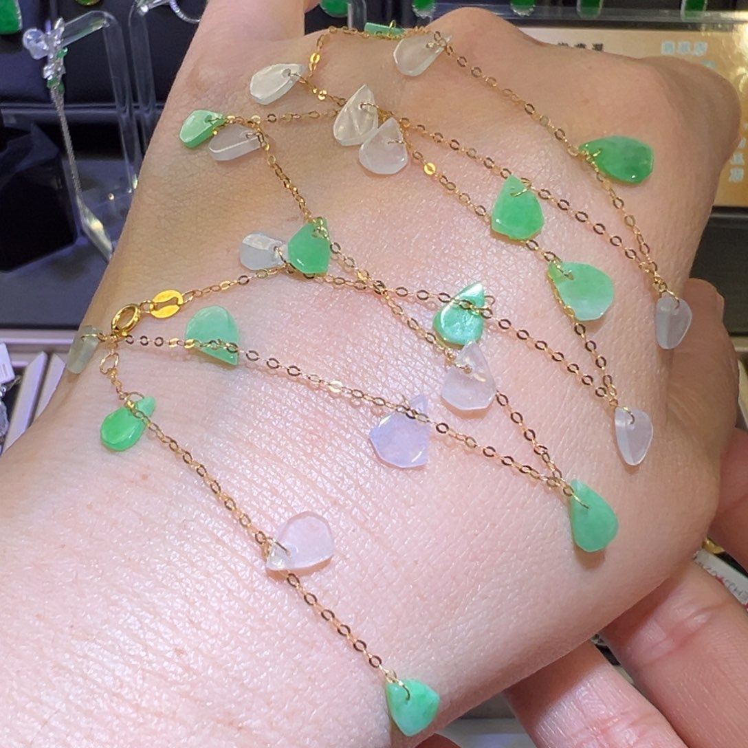 翡翠18K金镶嵌颈饰满天星