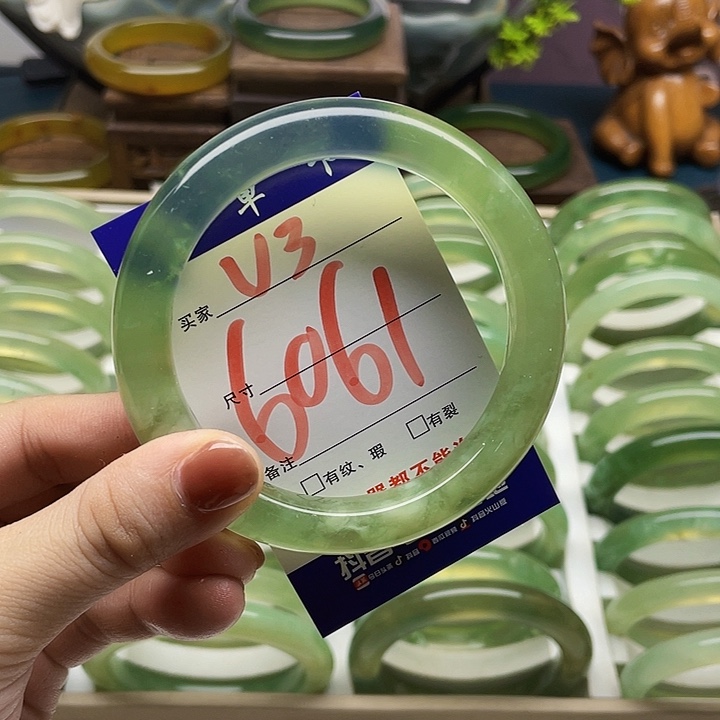 蛇纹石玉手镯未镶嵌