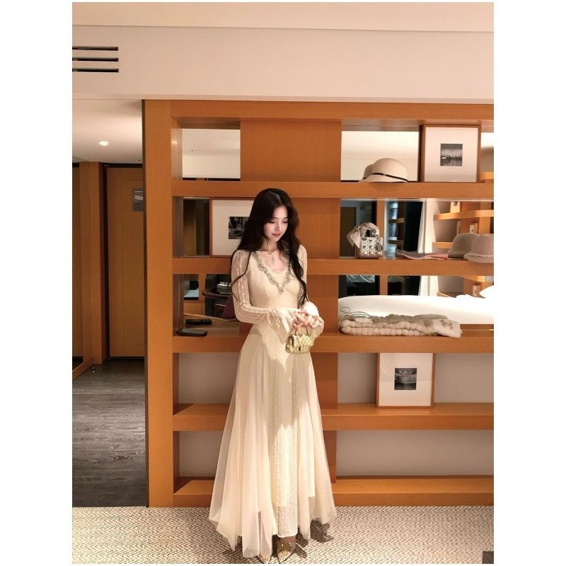  月蚀香草设计感蕾丝加绒加厚保暖精致水钻蕾丝V领不规则连衣裙